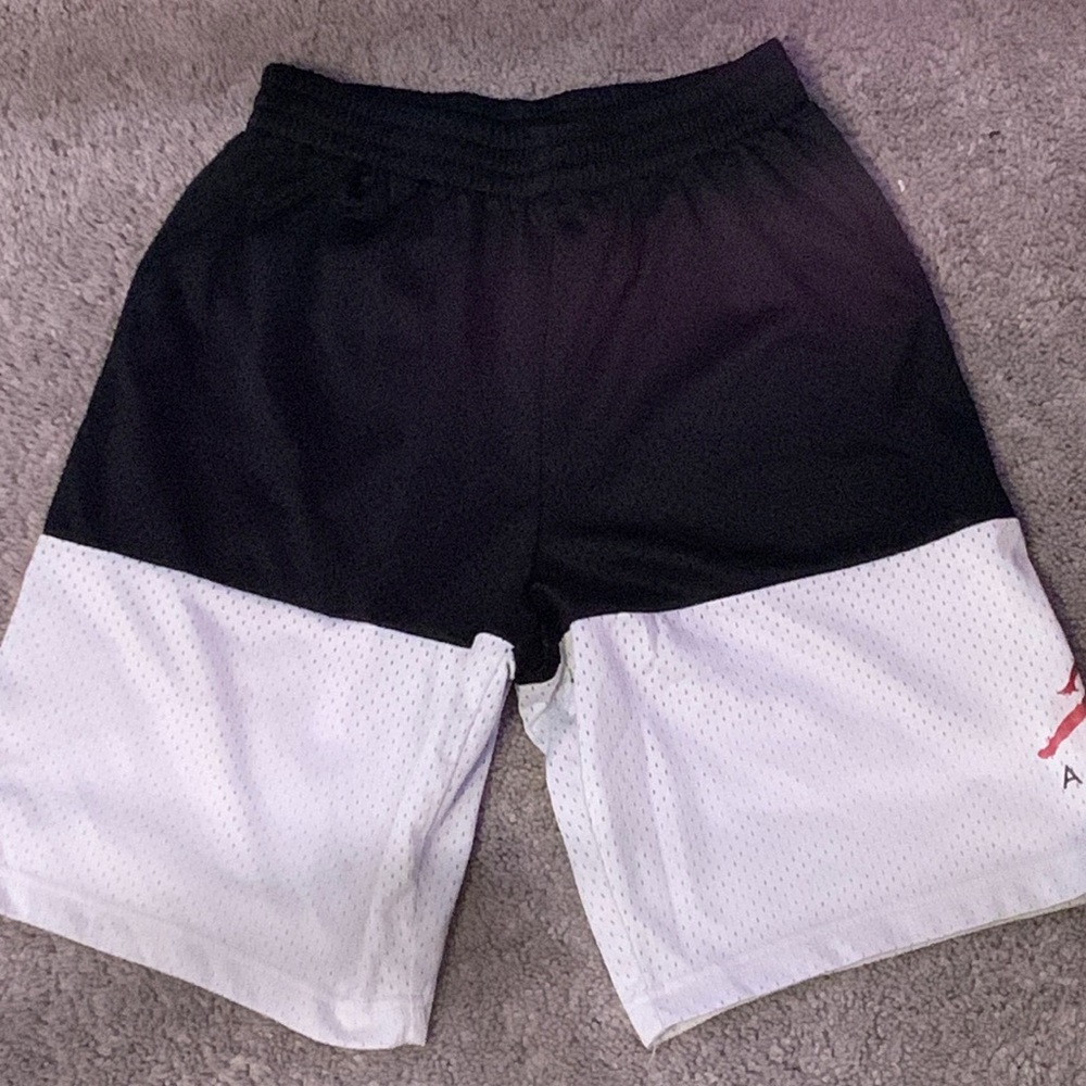 Brand: Jordan          Size: Small